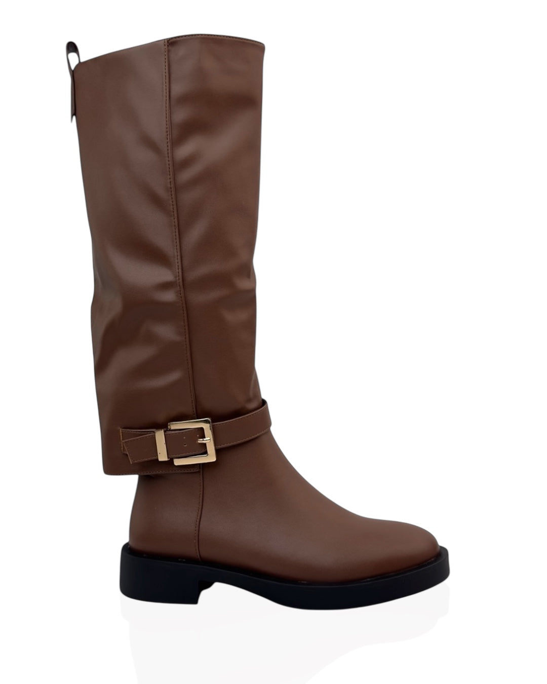 حذاء برقبة جلدية عالية