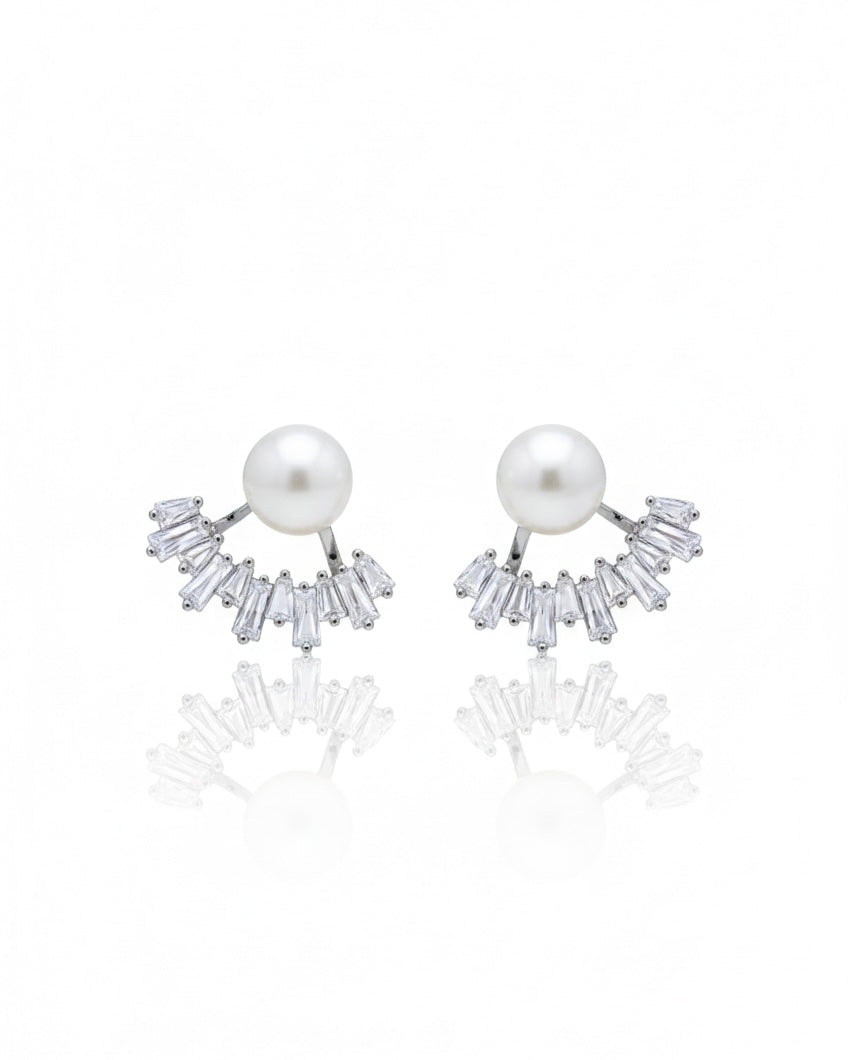 أقراط مرصعة بالزركون واللؤلؤ