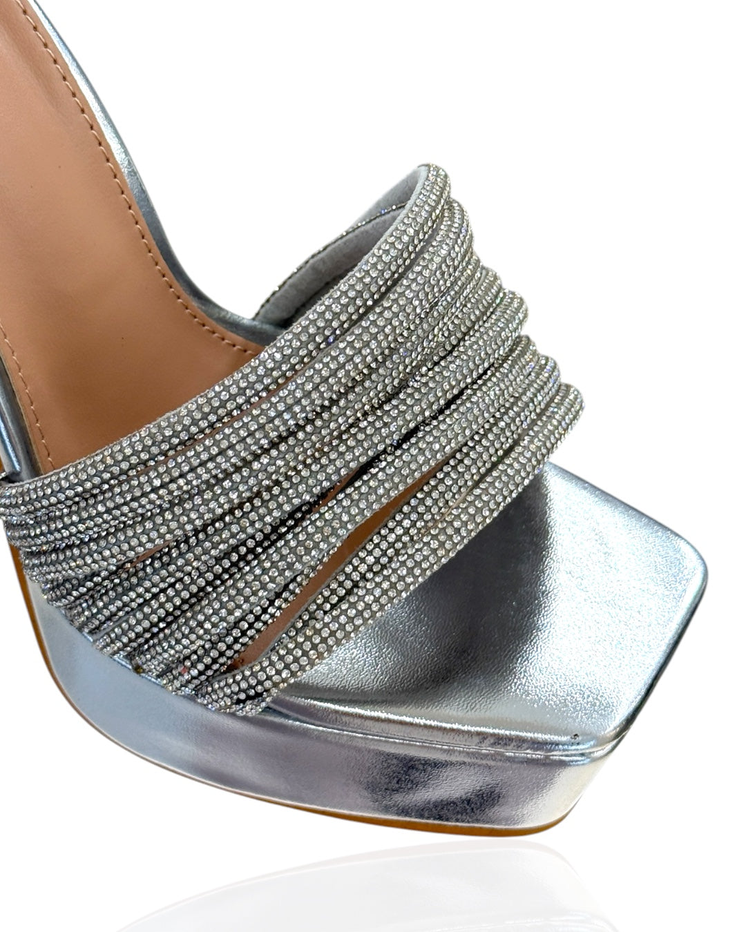 Bridal sandals with sparkling stones