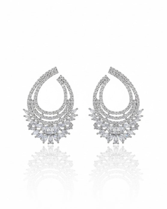 أقراط مرصعة بالزركون