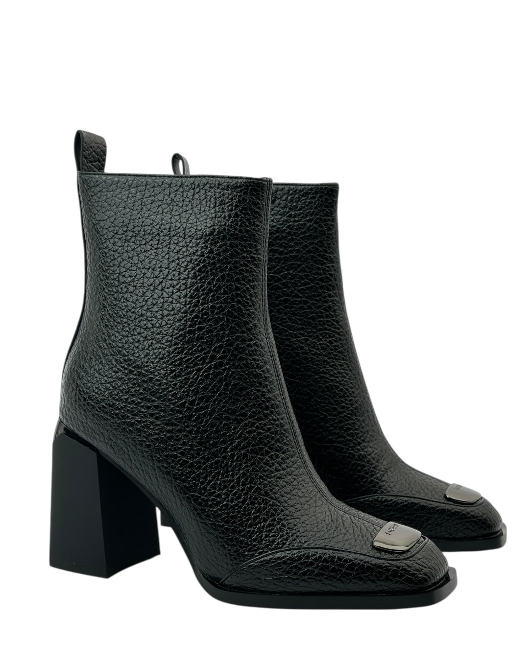 حذاء جلدي ذو مقدمة مربعة وتفاصيل معدنية