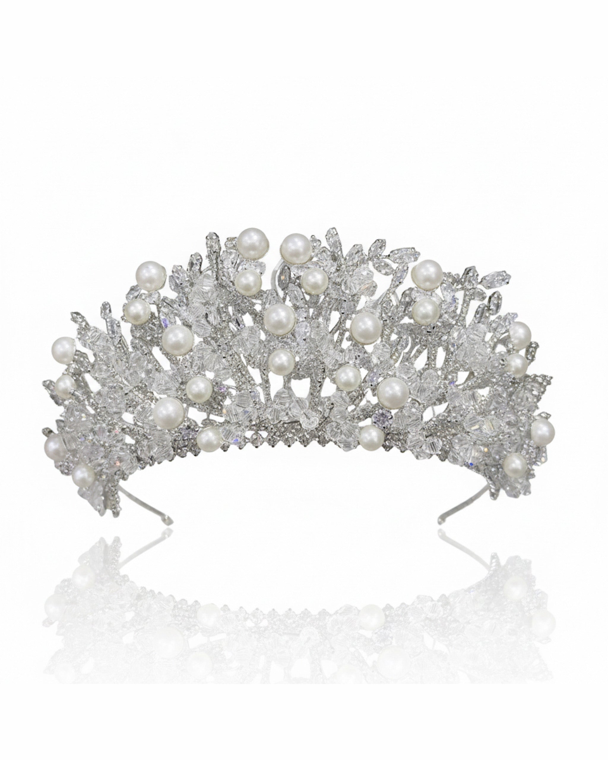تاج مرصع بالزركون واللؤلؤ