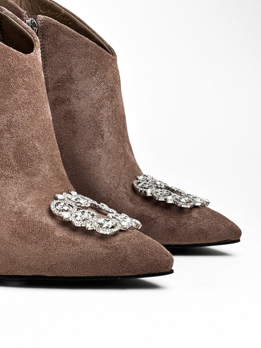 جزمة قصيرة من جلد الغزال