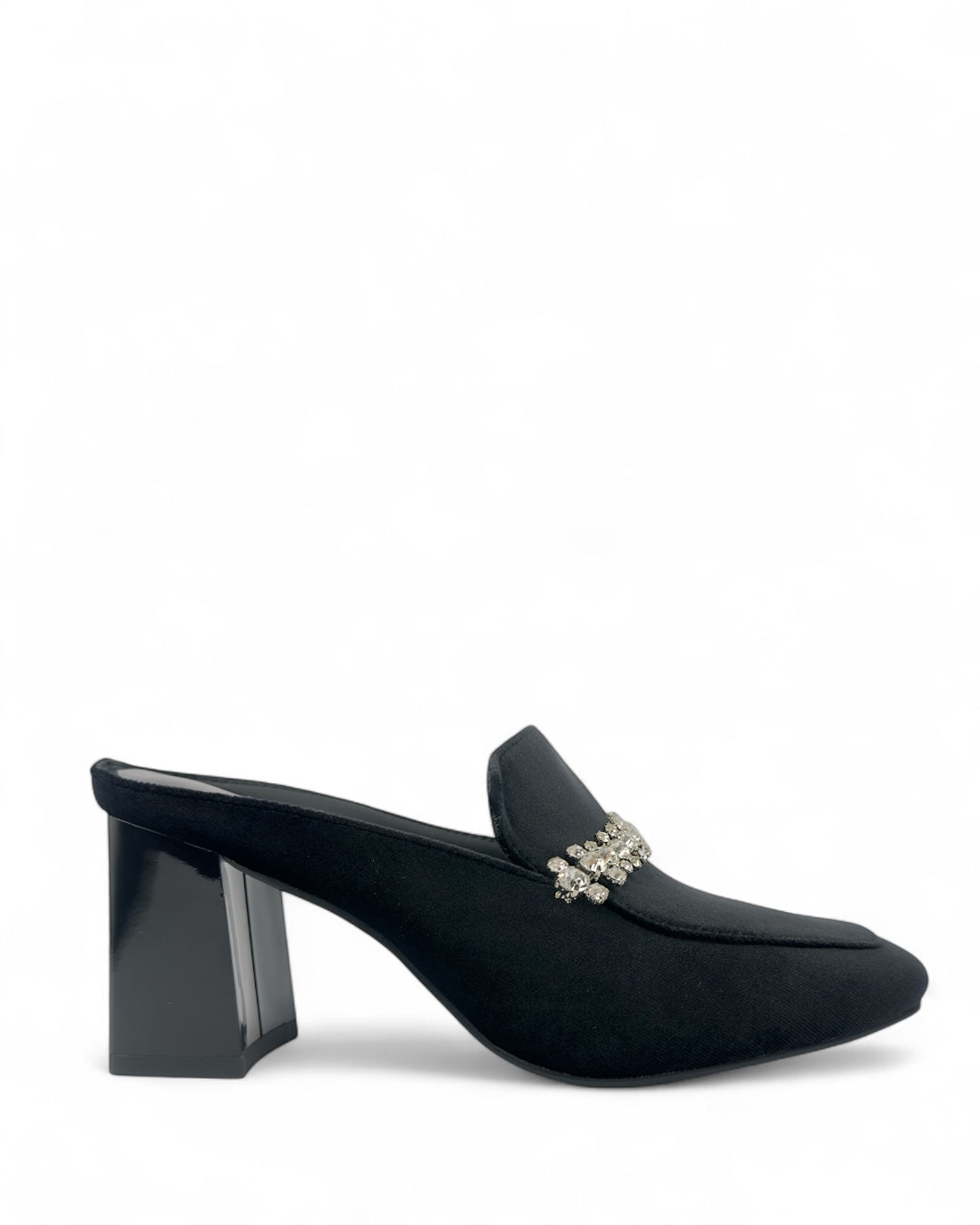 حذاء مخملي بكعب عريض.