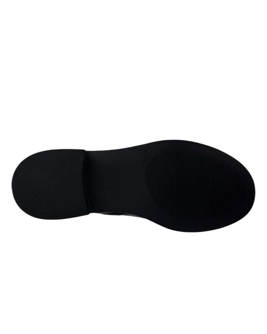 حذاء برقبة جلدية عالية