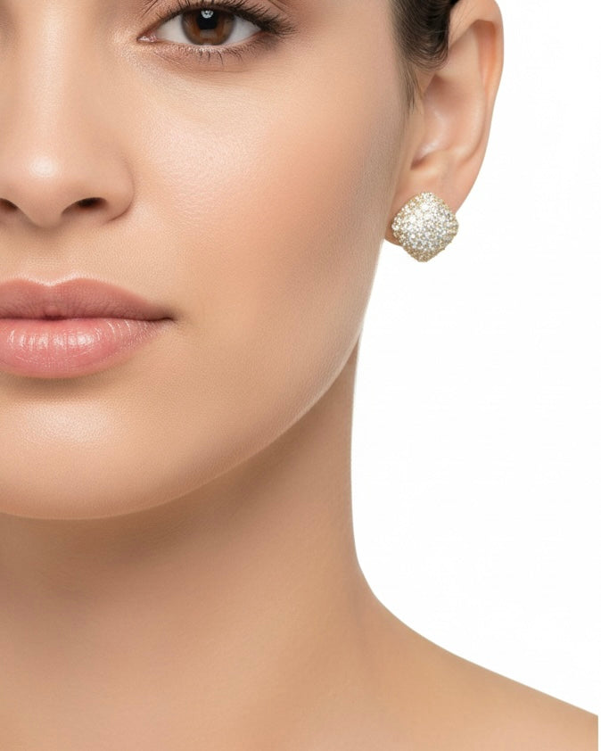 أقراط مرصعة بالزركون