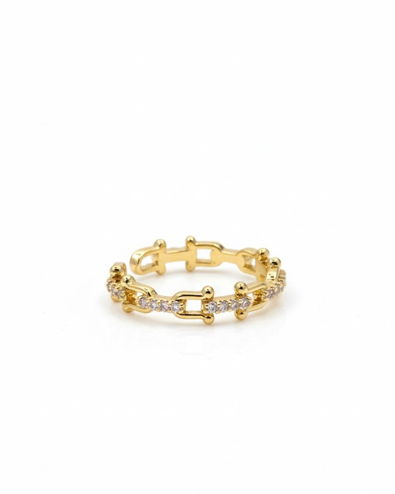 خاتم ذهبي اللون