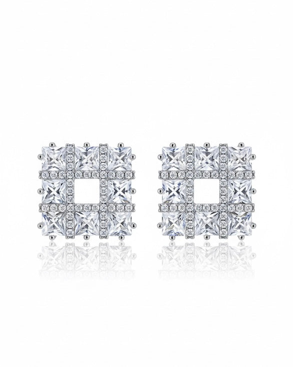 أقراط مرصعة بالزركون