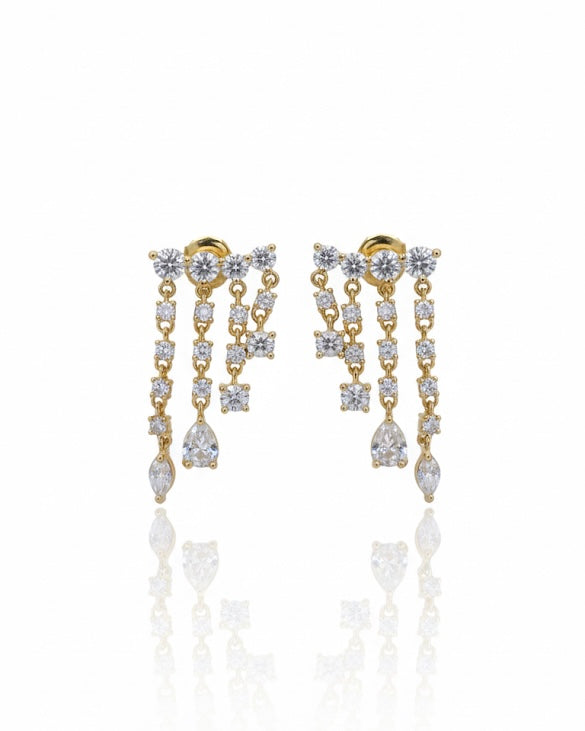 أقراط مرصعة بالزركون