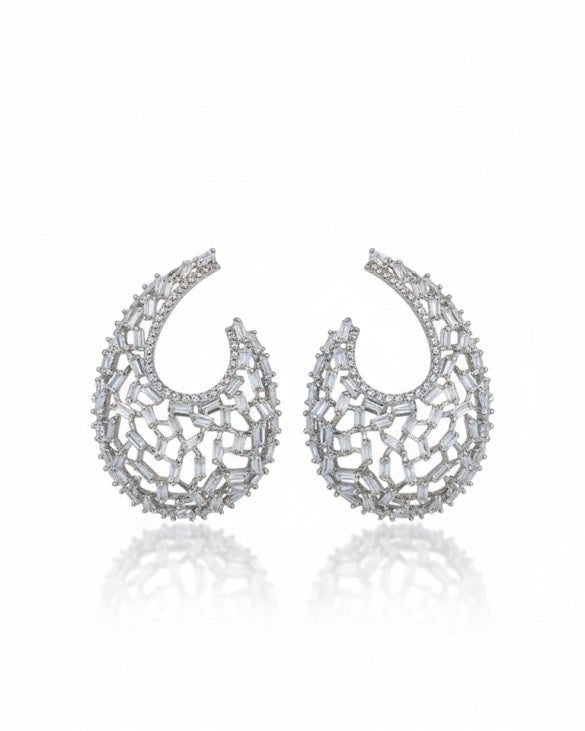 أقراط مرصعة بالزركون