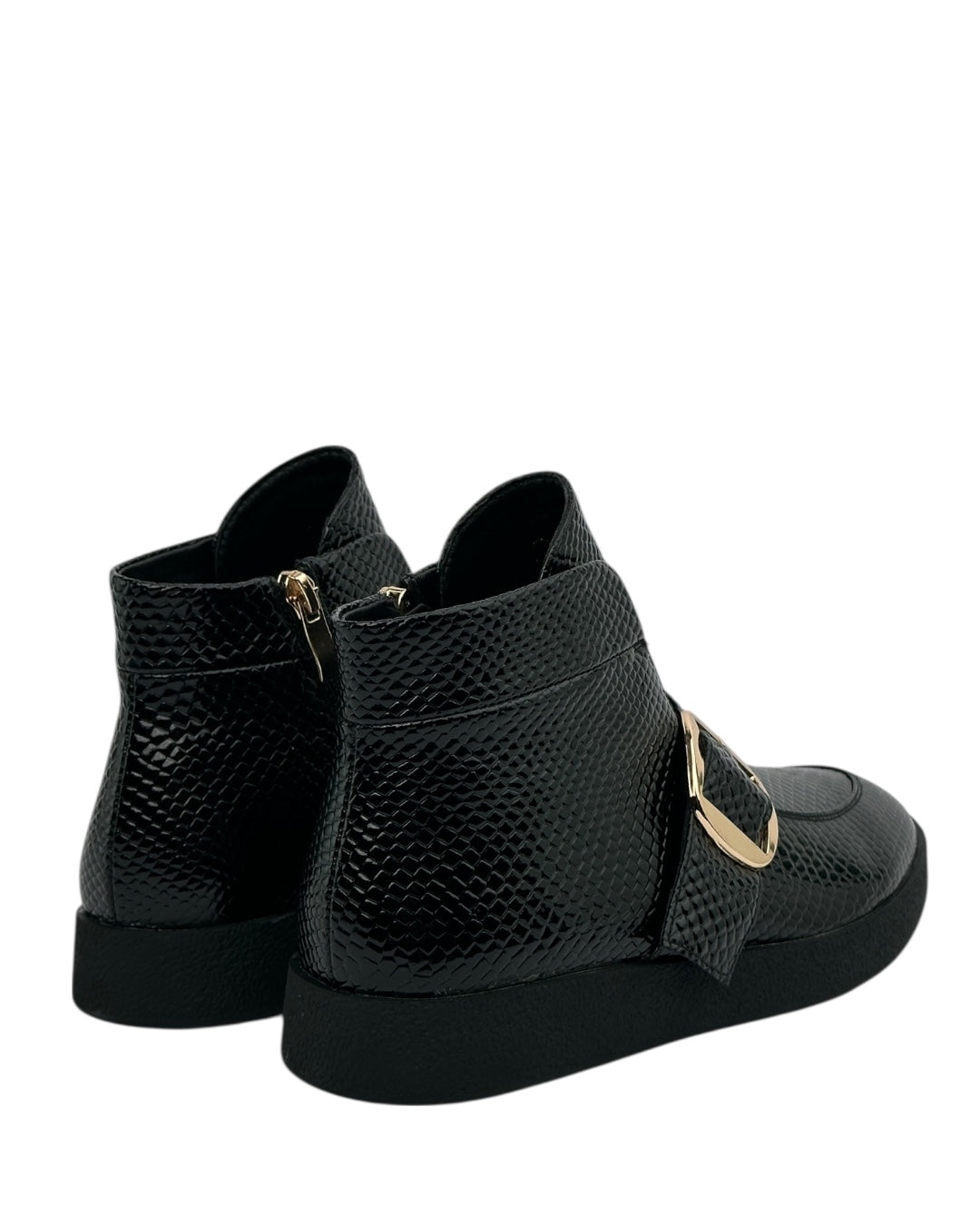 حذاء مسطح بنقشة جلد الثعبان مع مشبك ذهبي