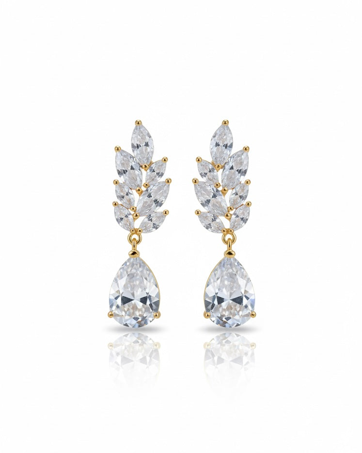 أقراط مرصعة بالزركون والكريستال