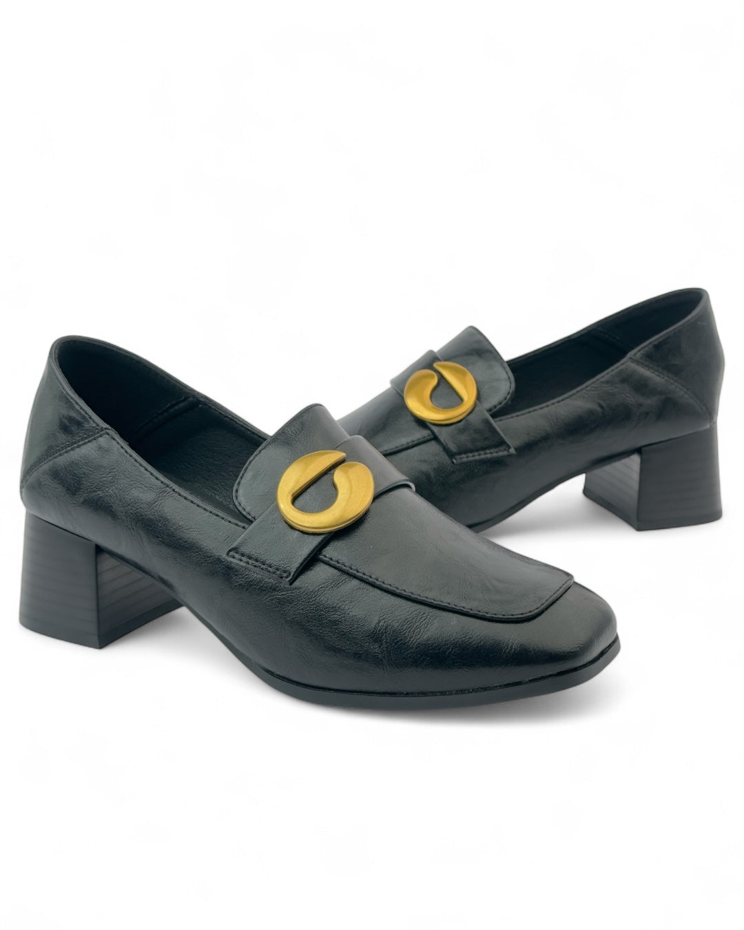 لوفر جلدي بكعب عريض وإبزيم ذهبي شعبي