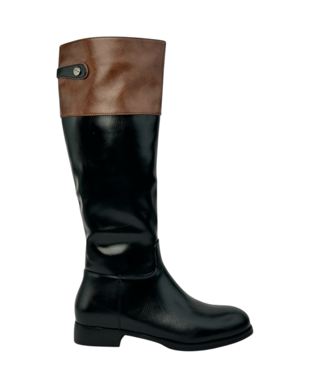 حذاء طويل مسطح بلونين أسود وبني مع إبزيم علوي