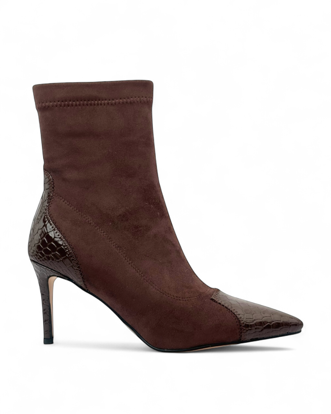 حذاء ذو مقدمة وكعب بنقشة جلد التمساح