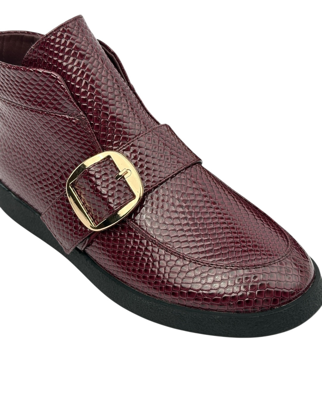 حذاء مسطح بنقشة جلد الثعبان مع مشبك ذهبي