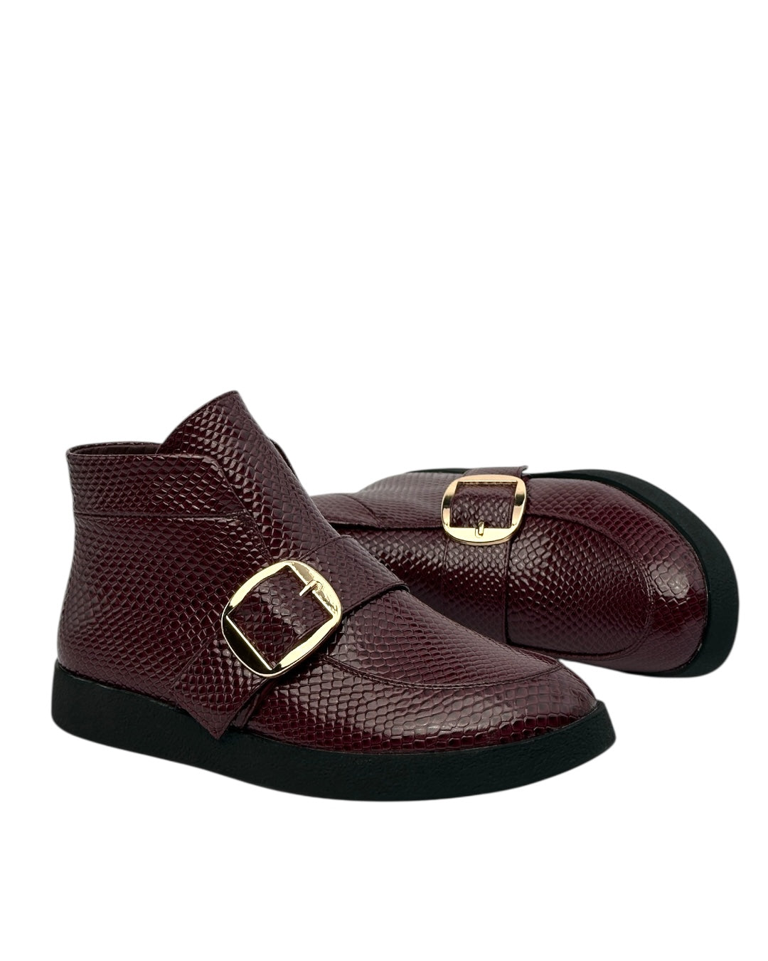 حذاء مسطح بنقشة جلد الثعبان مع مشبك ذهبي