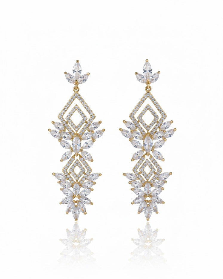 أقراط مرصعة بالزركون