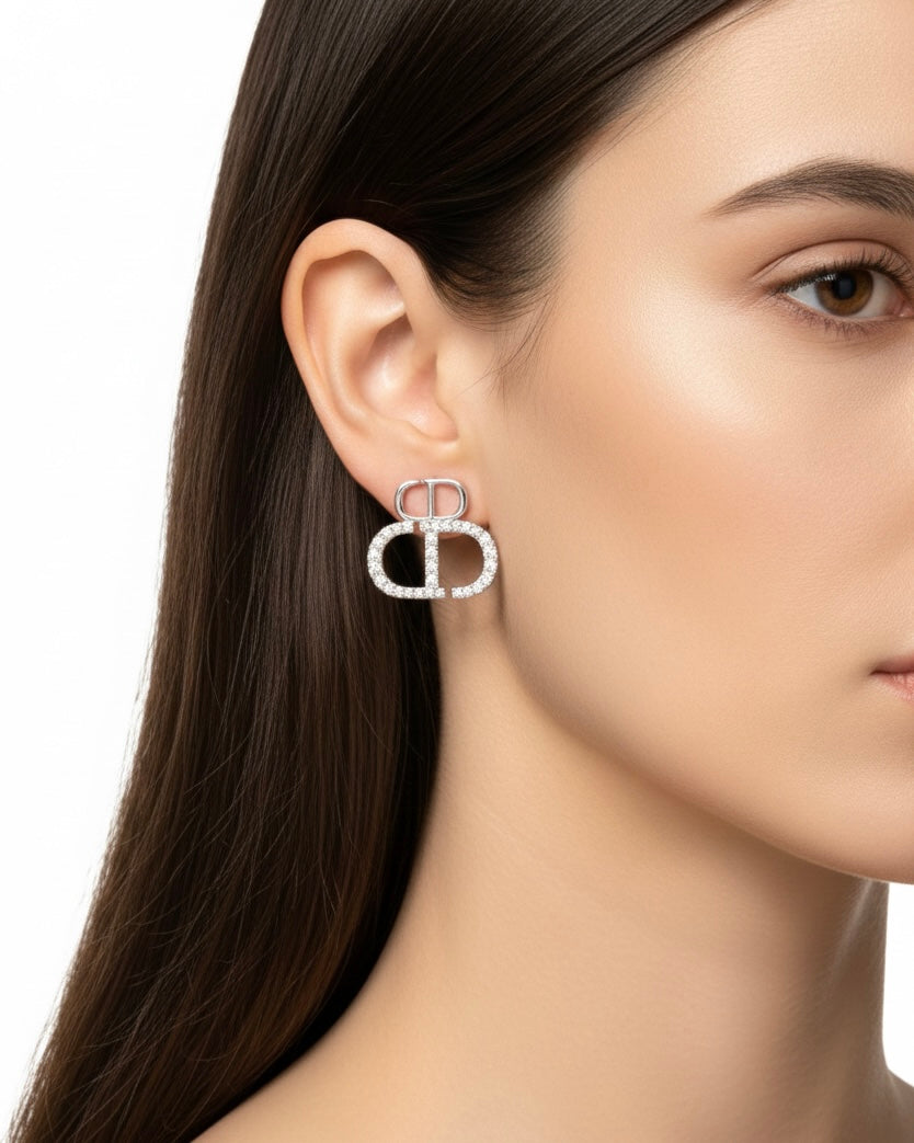 أقراط مرصعة بالزركون