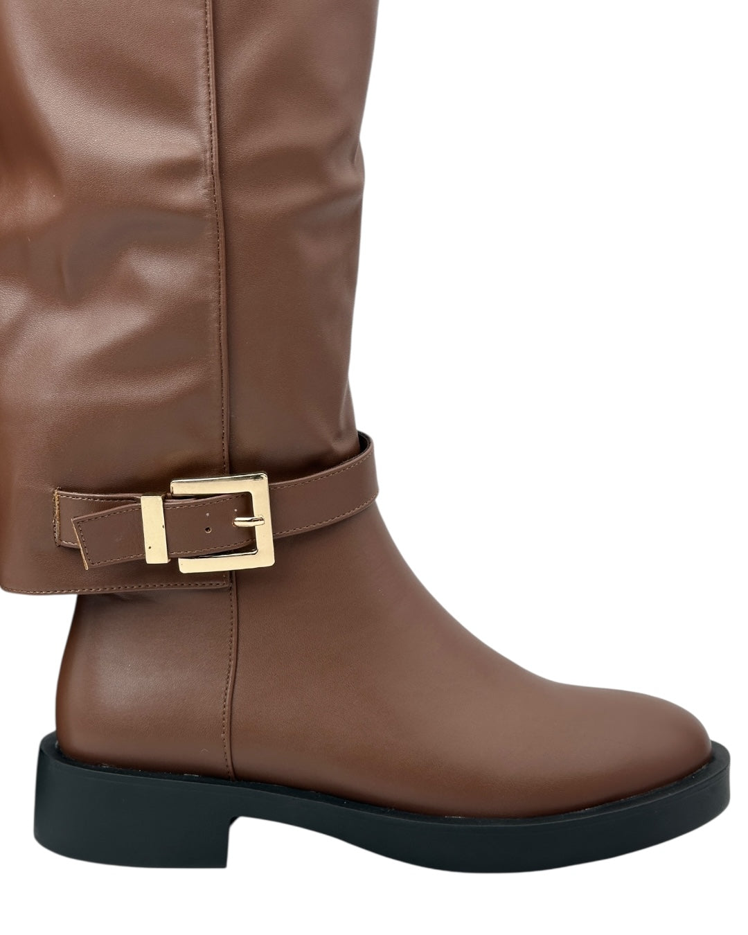 حذاء برقبة جلدية عالية