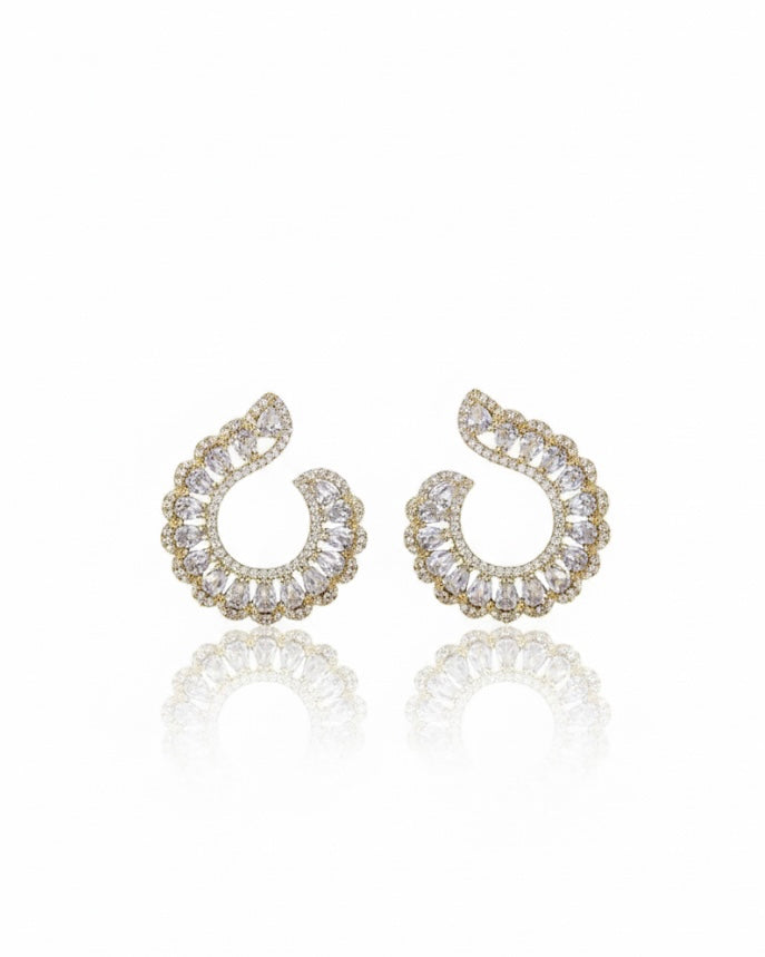 أقراط مرصعة بالزركون