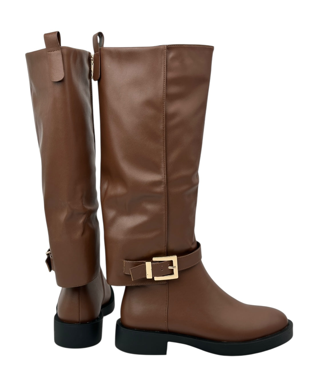 حذاء برقبة جلدية عالية