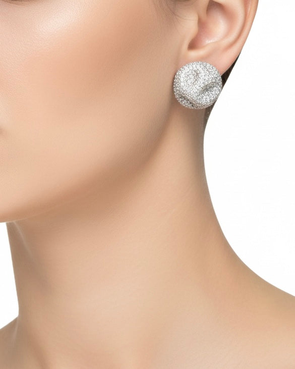 أقراط مرصعة بالزركون