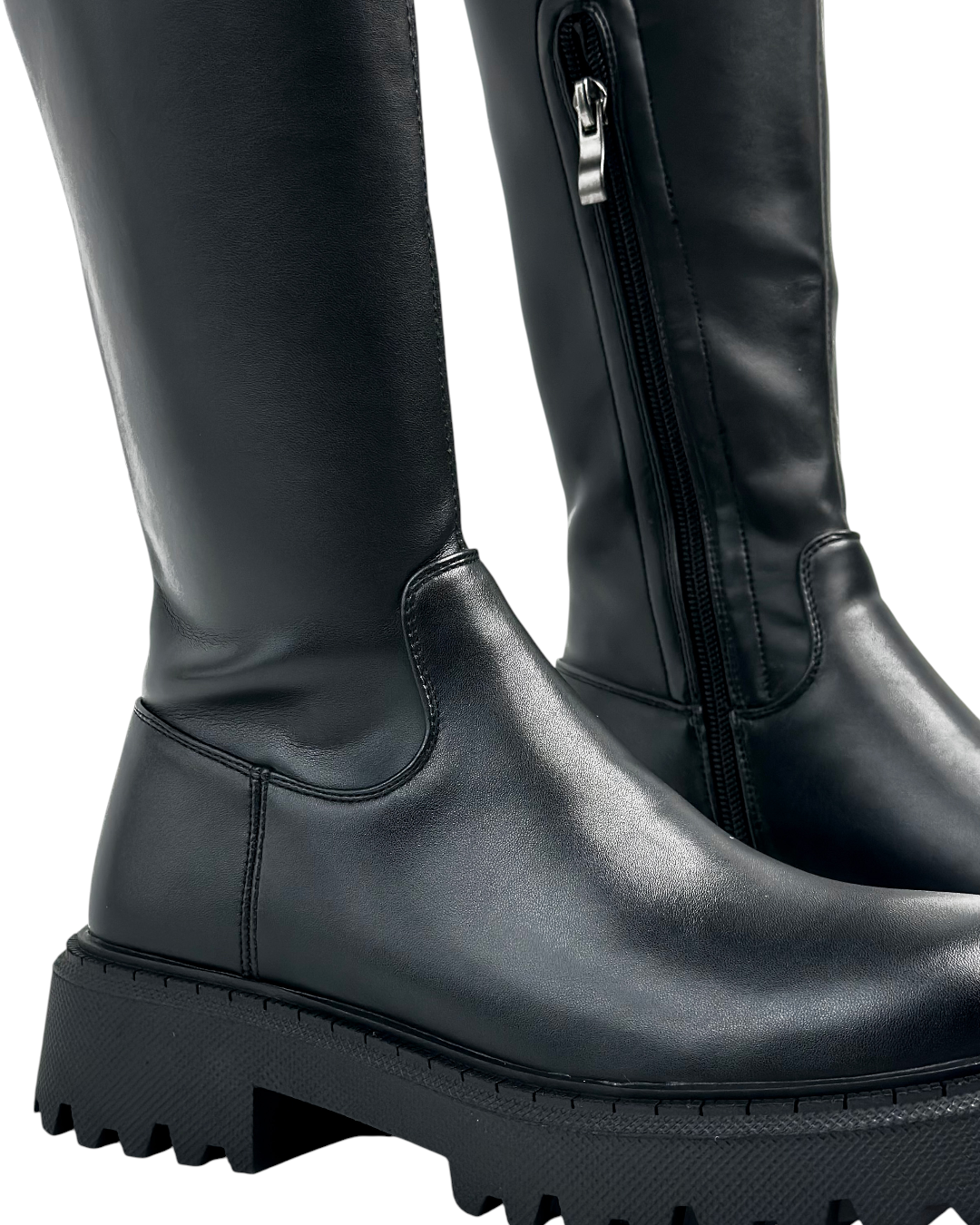 حذاء جلدي ذو ساق عالية