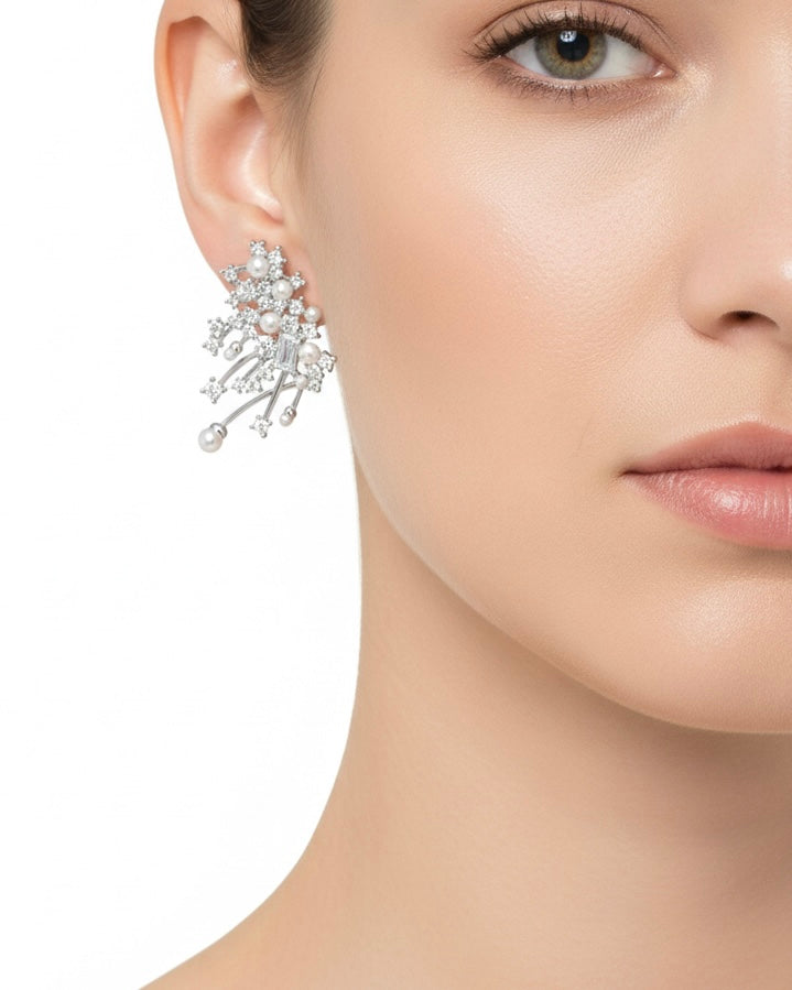 أقراط مرصعة بالزركون واللؤلؤ