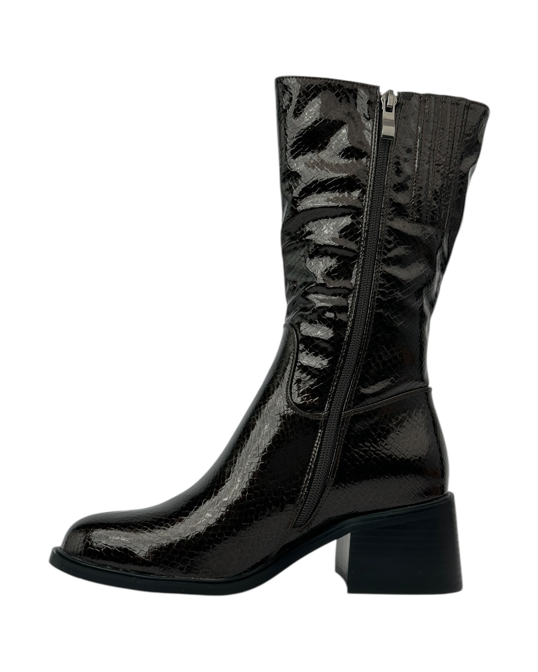 حذاء لامع بنقشة جلد الثعبان