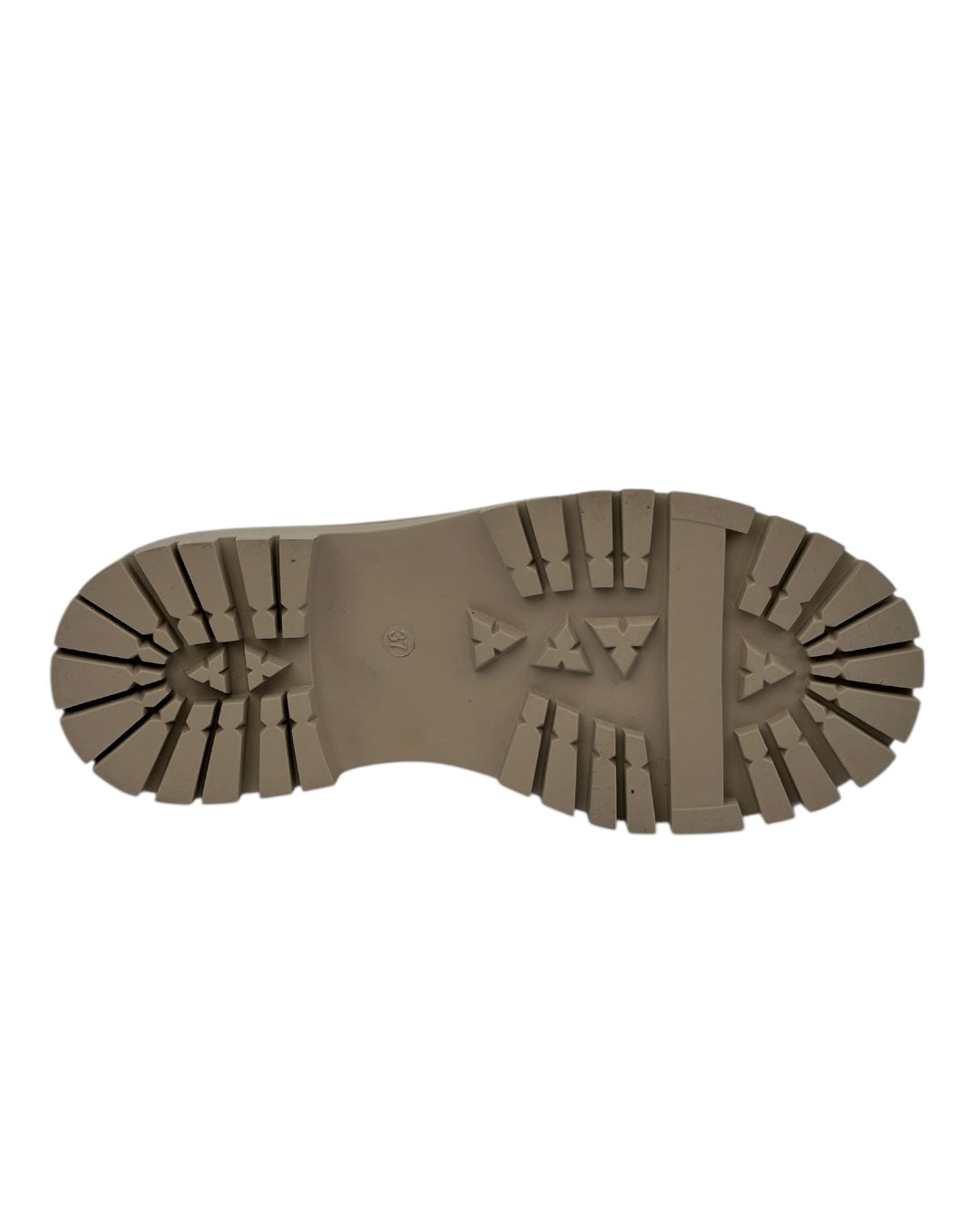 حذاء من جلد الغزال بنعل سميك