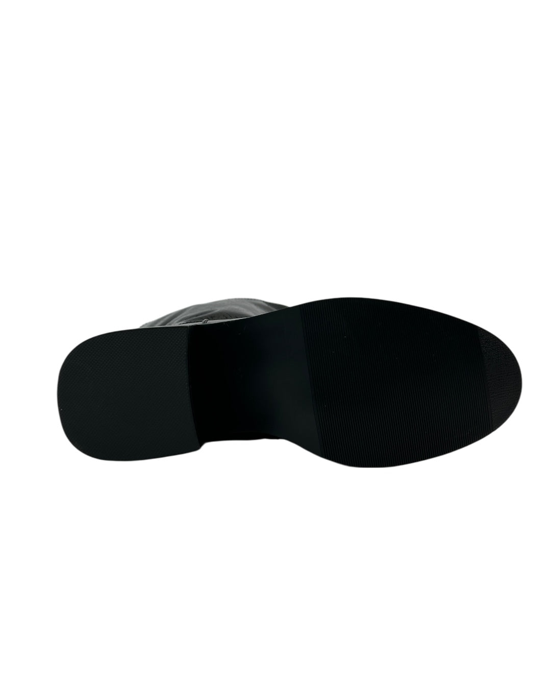 حذاء لامع بنقشة جلد الثعبان