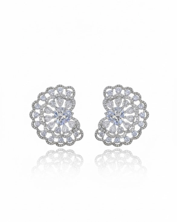 أقراط مرصعة بالزركون