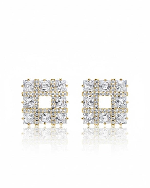 أقراط مرصعة بالزركون