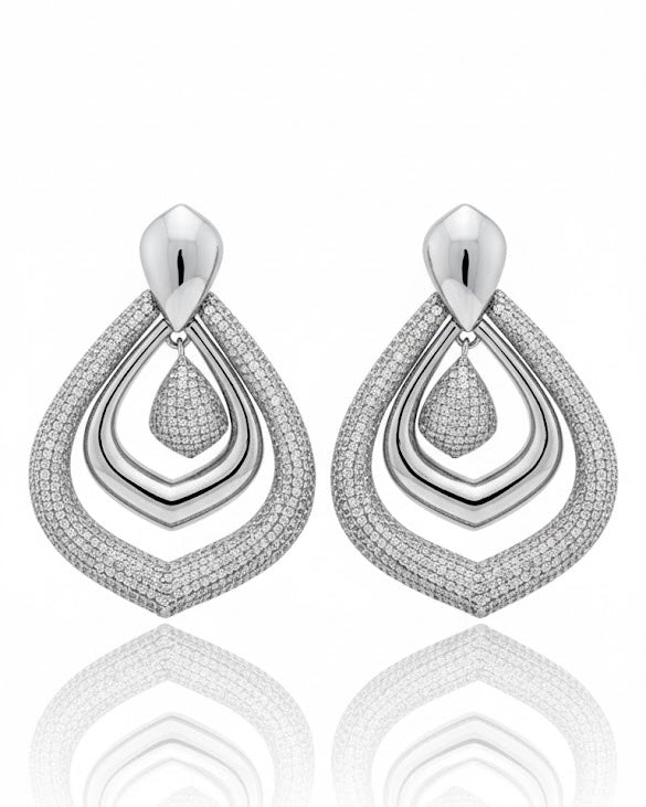 أقراط مرصعة بالزركون