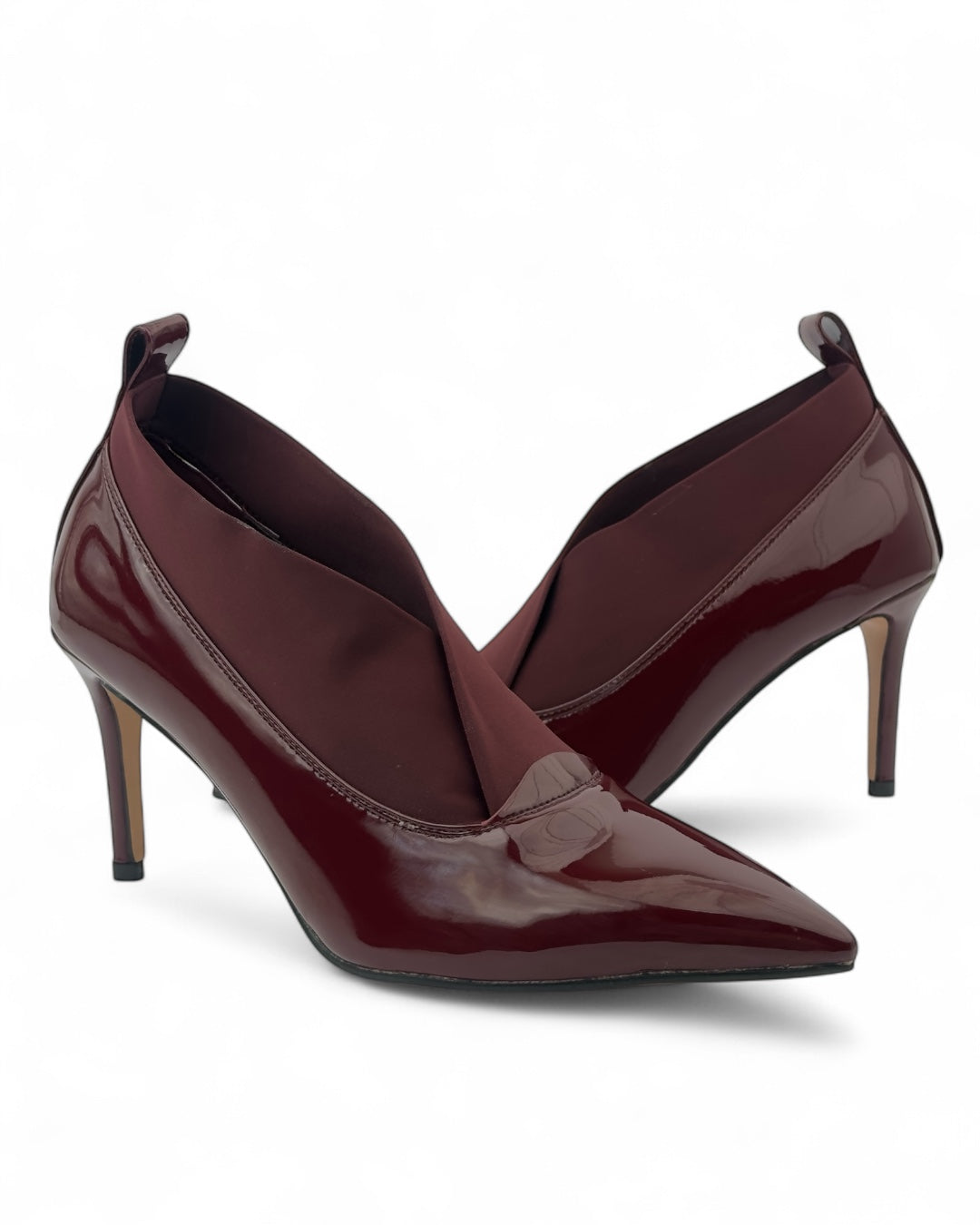 حذاء رسمي بكعب عالٍ بتفاصيل من القماش