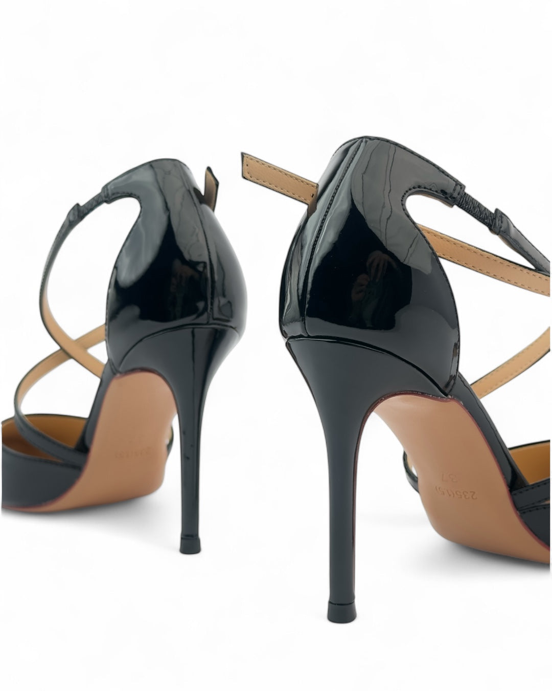 كعب أحمر بحزام كروس