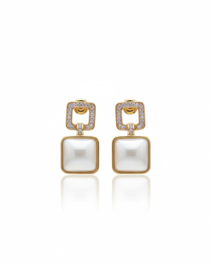 أقراط مرصعة بالزركون واللؤلؤ