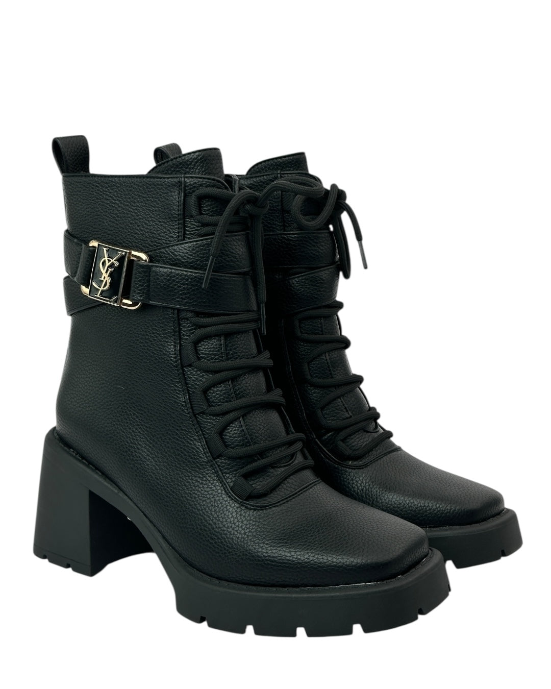 حذاء برباط وكعب عريض