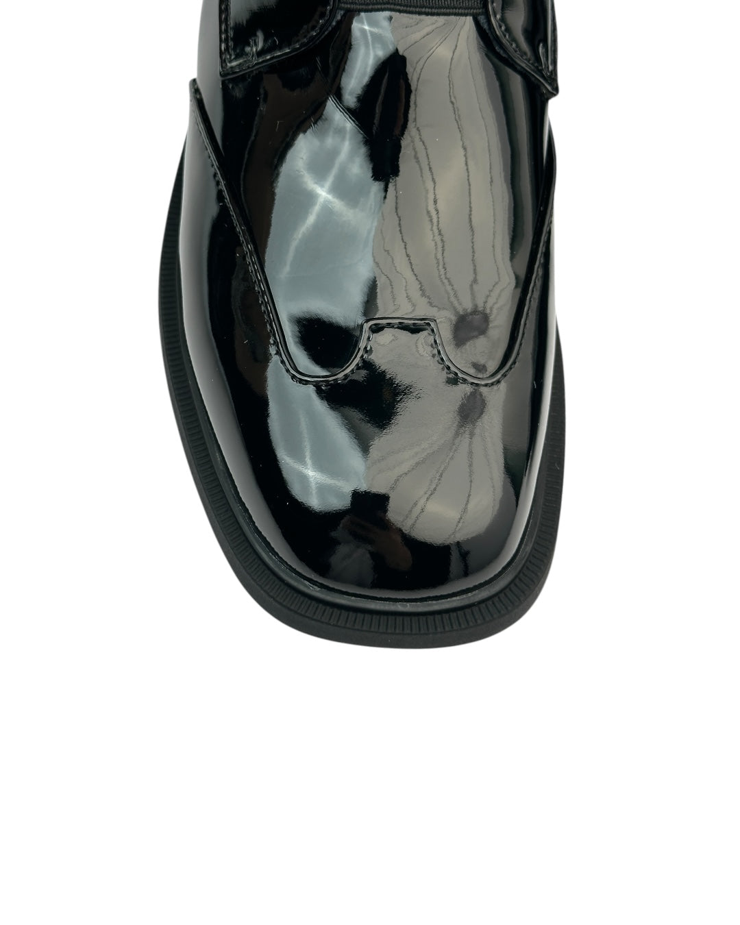 حذاء قصير من الجلد اللامع