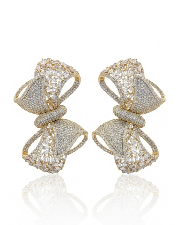 أقراط مرصعة بالزركون