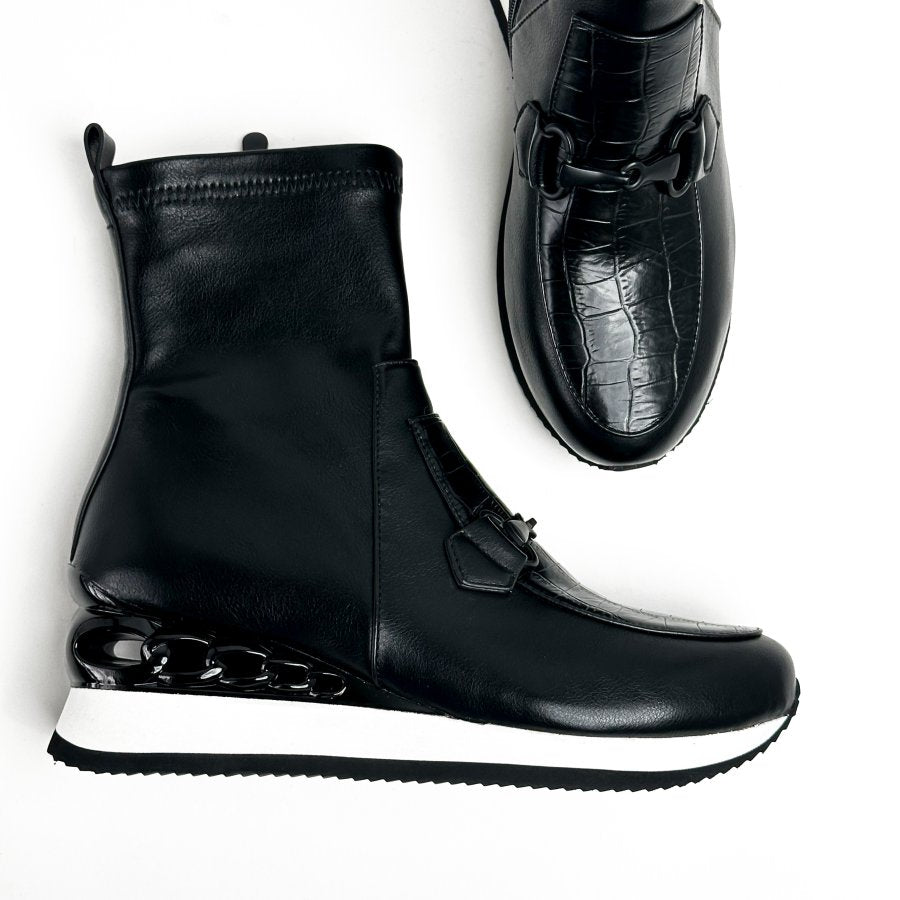 أحذية طويلة الساق من الجلد الناعم