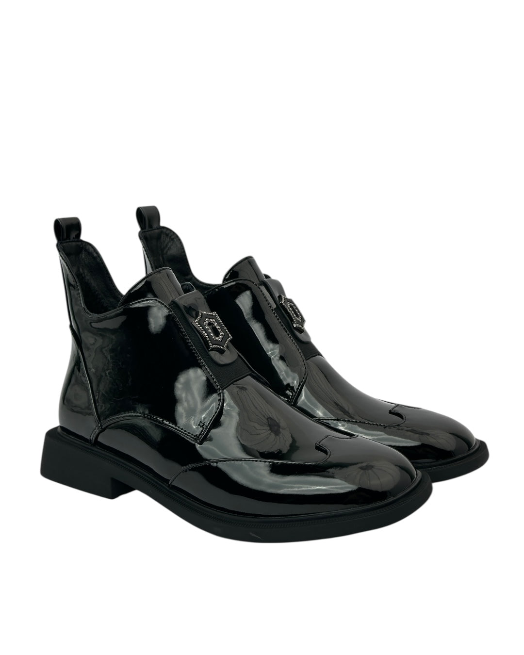 حذاء قصير من الجلد اللامع