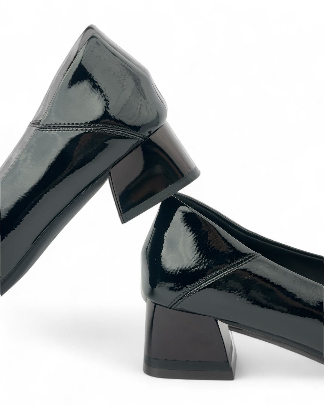 حذاء لوفر "طبي" بجلد بحلية ذهبية أمامية