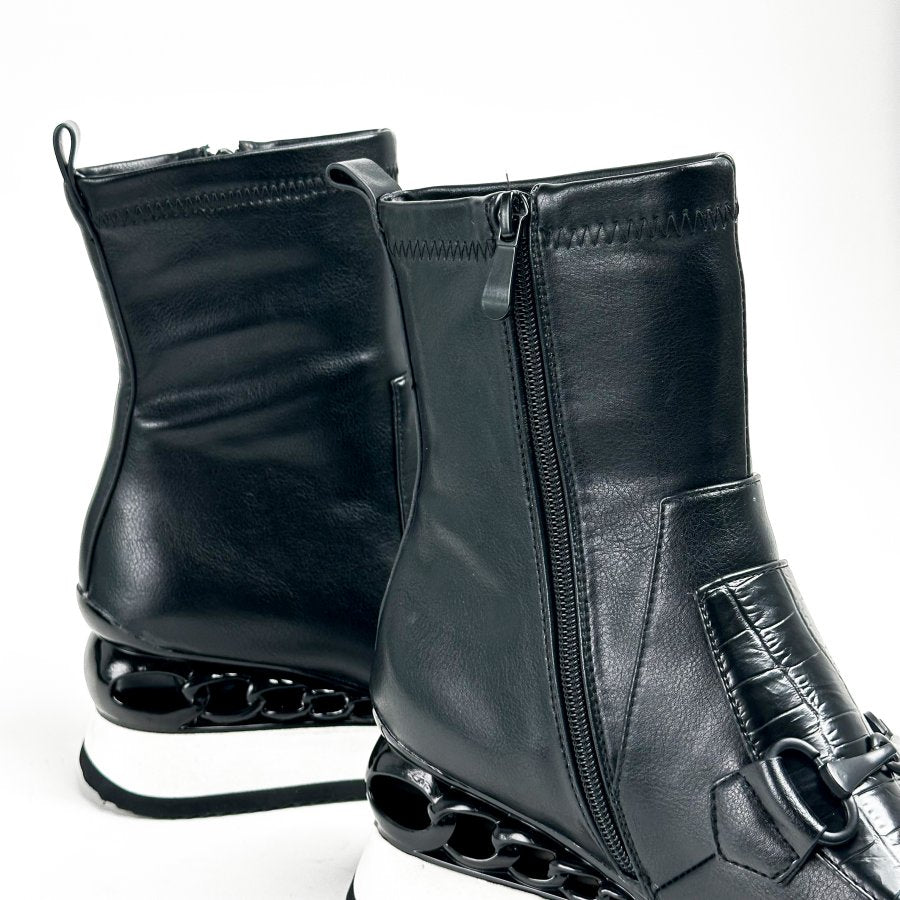 أحذية طويلة الساق من الجلد الناعم