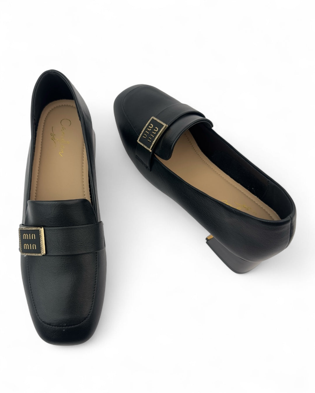 Classic loafers with a gold accent