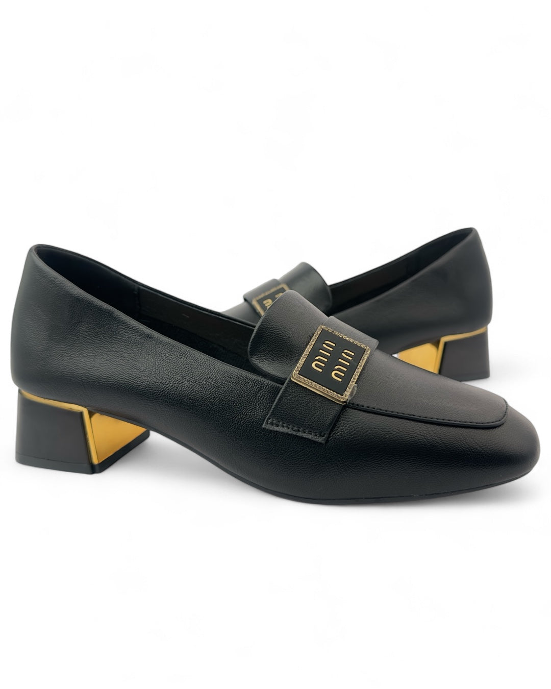 Classic loafers with a gold accent