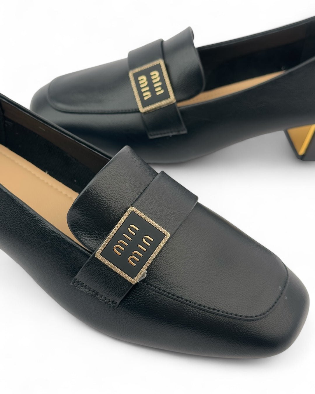 Classic loafers with a gold accent