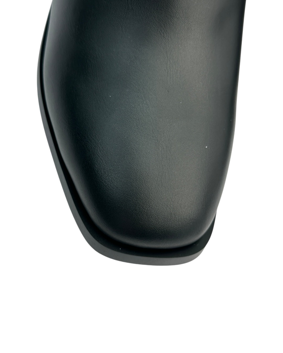 حذاء قصير أنيق مزين بفيونكة خلفية