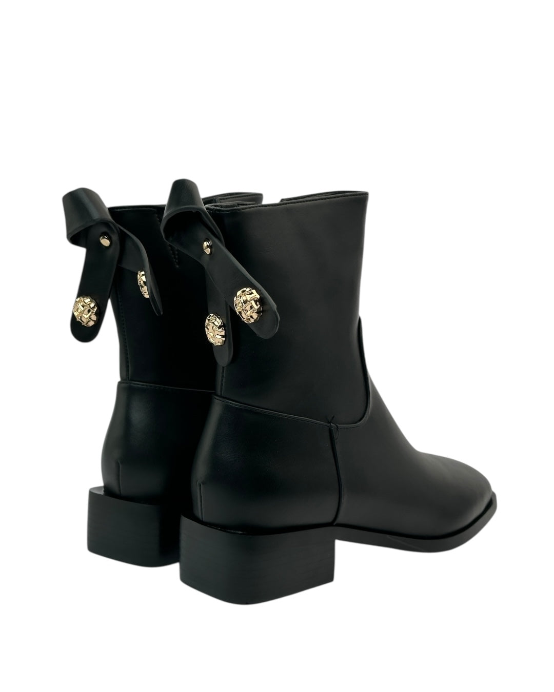 حذاء قصير أنيق مزين بفيونكة خلفية